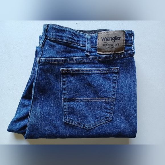 Wrangler Authentics Men's Blue Jeans - Picture 2 of 9